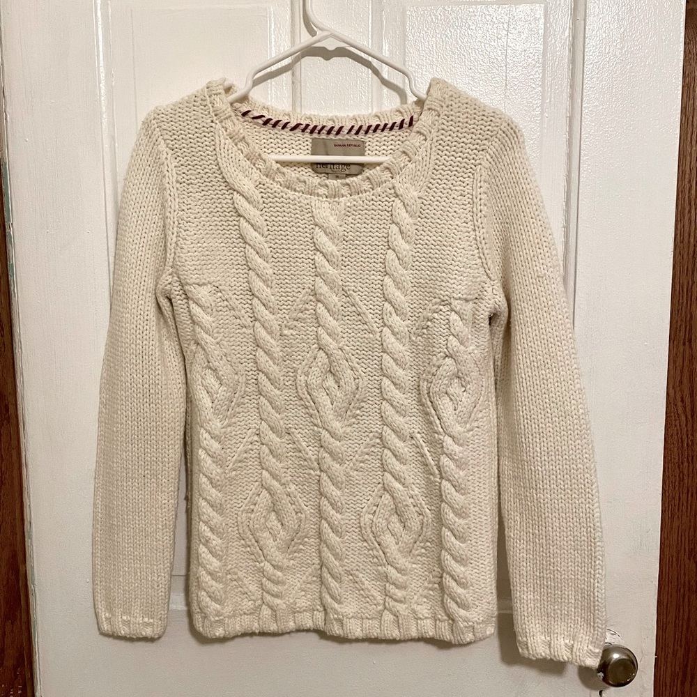 White cable knit sweater from Banana Republic’s Heritage Collection. EUC.